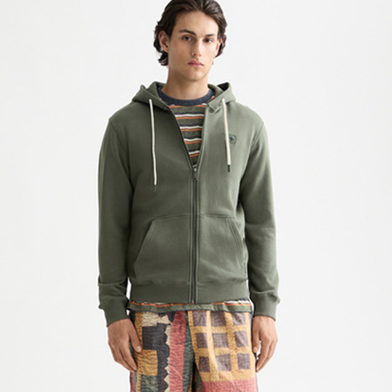 Hoodies & Sweatshirts